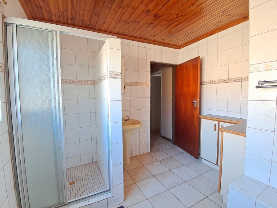 To Let 7 Bedroom Property for Rent in Humansdorp Eastern Cape